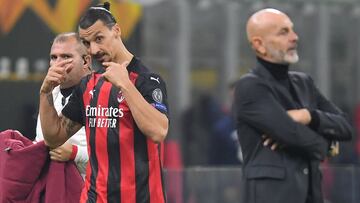 Soccer Football - Europa League - Group H - AC Milan v Lille - San Siro, Milan, Italy - November 5, 2020 AC Milan's Zlatan Ibrahimovic walks past AC Milan coach Stefano Pioli after being substituted REUTERS/Daniele Mascolo