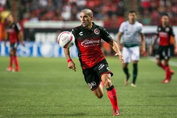 El experimentado mediocampista argentino se ensalza como uno de los mejores jugadores de los Xolos. En lo que va del torneo ha anotado un gol y ha dado dos pases para gol.