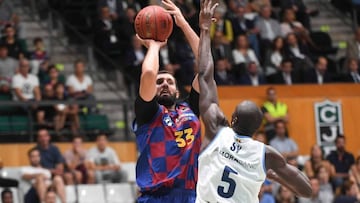 Nikola Mirotic lanza frente al andorrano Bandja Sy en en la final de la pasada temporada disputada en Badalona.El Barça ganó por un apretado 93-92.