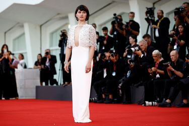 Cailee Spaeny durante la alfombra roja de la 80ª edición del Festival de Venecia.