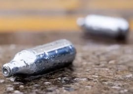 El gas de la risa, la droga silenciosa que alarma a los clubes