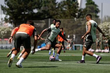 Jude Bellingham durante el entrenamiento de esta mañana. 