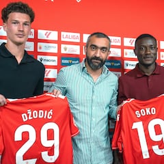 Dois reforços com Patrick Soko e Stephen Dozodic, Seal Versatility