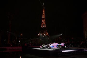 Espectacular presentación del Alpine A522 en París.