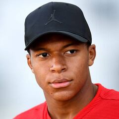 Mbappé se cansa de esperar al Mónaco y el Barça se adelanta