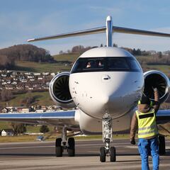 American Airlines Flight 5342: plane model, years in service, safety record, flight and accident history