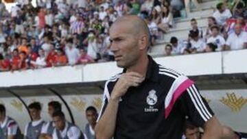 DEBUT. Zidane afronta en el Cerro del Espino su primer partido oficial como entrenador del Castilla.