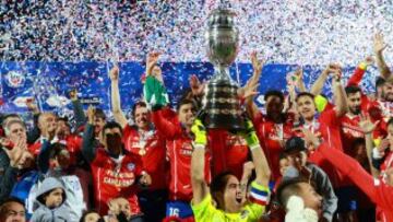 Selección de fútbol de Chile: La Roja consiguió la primera Copa América de su historia, tras vencer al combinado de Argentina en la final que se definió por penales. 