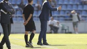 Julio Vel&aacute;zquez, entrenador del Murcia.