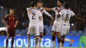 Los jugadores alemanes celebran el gol de Kroos.