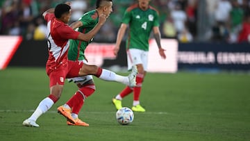 Peru's defender Marco Lopez (L) vies for the ball with Mexico's forward Roberto Alvarado (C) during the international friendly football match between Mexico and Peru at the Rose Bowl in Pasadena, California, on September 24, 2022. (Photo by Robyn BECK / AFP)