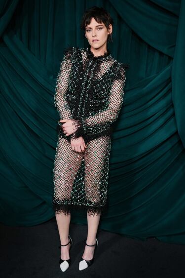 Kristen Stewart posa en la alfombra roja de la cena anual Pre-Oscar celebrada en Beverly Hills. 