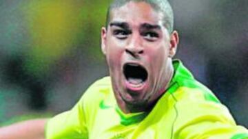 <b>FELIZ. </b>Adriano recuperó la alegría de jugar en el Flamengo y volvió a la convocatoria de Dunga.