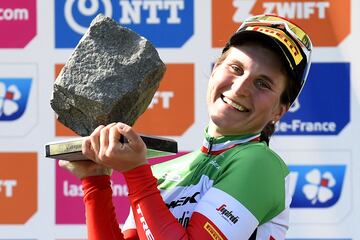 La italiana debutó como profesional en 2011. Pertenece al Trek-Segafredo Women y al año siguiente de su debut fue una de las revelaciones, ya que quedó segunda en el Campeonato de Italia Contrarreloj (prueba que ganó en seis ocasiones, la última este año), tercera en el Campeonato Mundial en ruta y novena en el Giro de Italia. En 2020 consiguió la medalla de bronce tanto en el Giro de Italia como en el Mundial en Ruta. Además, en los Juegos Olímpicos de 2016 logró el bronce en ruta y este año fue Campeona de la París-Roubaix.