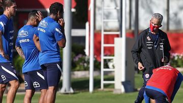 El futuro de Reinaldo Rueda con la Selecci&oacute;n de Chile es de incertidumbre. El entrenador colombiano tiene el respaldo de los jugadores 
