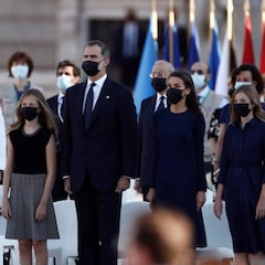 España homenajea a las víctimas del coronavirus: "No están solos"