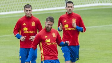 Sergio Ramos, Sergio Busquets y Álvaro Morata, con la selección española.