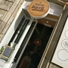 El youtuber que se cuela en estadios la lía en un bar: “Yo solo como cosas gratis”