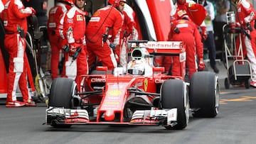 MEX482. CIUDAD DE MÉXICO (MÉXICO), 30/10/2016.- El alemán Sebastian Vettel, de Ferrari, entra a pits hoy, domingo 30 de octubre de 2016, por el Gran Premio de México de la Fórmula Uno, en el Autódromo Hermanos Rodríguez, en Ciudad de México (México). EFE/ULISES RUIZ BASURTO