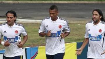 <b>ENTRENANDO. </b>Falcao se entrena con Colombia corriendo junto Guarín y Yepes.