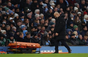 MANCHESTER (United Kingdom), 15/02/2025.- Manchester City manager Pep Guardiola reacts during the English Premier League match between Manchester City and Newcastle United, in Manchester, Britain, 15 February 2025. (Reino Unido) EFE/EPA/ADAM VAUGHAN EDITORIAL USE ONLY. No use with unauthorized audio, video, data, fixture lists, club/league logos, 'live' services or NFTs. Online in-match use limited to 120 images, no video emulation. No use in betting, games or single club/league/player publications.
