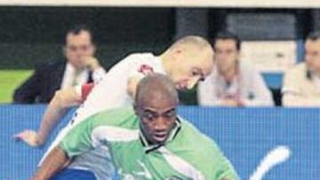 <b>DEBUTARÁN ROGERIO Y BERTONI.</b> Esta tarde podrían debutar en la Copa los brasileños de Interviú Rogerio y Bertoni. Ambos jugadores recalaron esta temporada en el club madrileño. En Playas de Castellón, Joao Benedito, ya recuperado de un neumotórax, será el único que juegue su primer partido en el torneo.