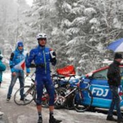 El temporal de frío y nieve obliga a suspender la etapa