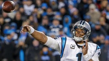 Cam Newton en un pase ejecutado desde el pocket en el Panthers-Cardinals.