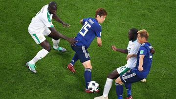 Senegal's defender Youssouf Sabaly (L) vies with Japan's forward Yuya Osako during the Russia 2018 World Cup Group H football match between Japan and Senegal at the Ekaterinburg Arena in Ekaterinburg on June 24, 2018. / AFP PHOTO / Kirill KUDRYA