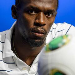 Bolt aims to be "among best football players in the world"
