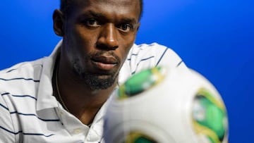 Bolt aims to be "among best football players in the world"