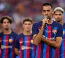 Busquets negocia un año más