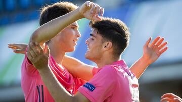 Nyon (Switzerland), 22/08/2020.- Real Madrid's defender Miguel Gutierrez (R) celebrates with teammate Juan Latasa (L) after scoring a goal during the UEFA Youth League semi final soccer match between FC Salzburg and Real Madrid at the Colovray Sports