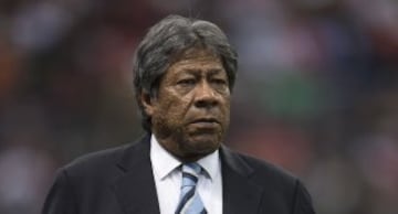 El famoso “Primitivo” jugó de 1975 a 1991 para equipos de Honduras, El Salvador y el Tenerife de España, donde lo contrataron después de su gran actuación en el Mundial del 82. Como técnico la inmortal figura del futbol cartucho ha dirigido clubes en Centroamérica así como a los seleccionados de Honduras, Guatemala y El Salvador. Actualmente es técnico del Real España.  