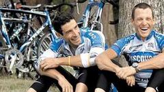 <b>AMIGOS Y TRIUNFADORES. </b>George Hincapié y Lance Armstrong se toman un respiro en la jornada de entrenamientos del Discovery en el día descanso vivido en Pau.