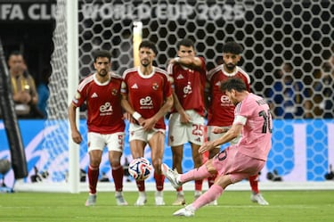 Messi reclama a Jordi Alba