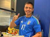 Alexis rompe las redes con su última foto y un crack italiano se rinde ante él: “Mi ídolo”