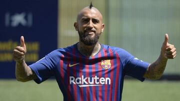 Presentación de Arturo Vidal con el Barcelona en directo