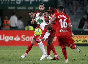 Javier Pastore entre Felipe y Geoffrey Kondogbia.