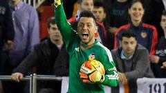 La MSN del Barcelona ante el parapenaltis Diego Alves