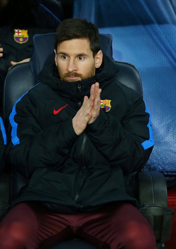Lionel Messi en el banquillo.