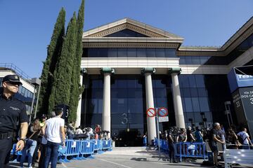 El ambiente en los juzgados de Pozuelo esperando a Cristiano