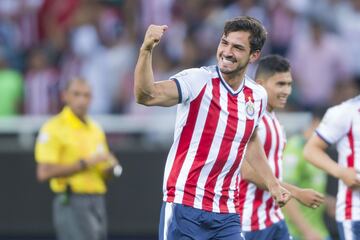 El central de Chivas, seleccionado nacional, es uno de los pilares del equipo. A la ofensiva suma dos goles en el torneo.