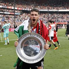 ¿Y qué tanto lo quieren? Feyenoord prepara documental para Santi Giménez