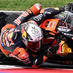 Acosta lidera y Quartararo pone mala cara a la nueva V4