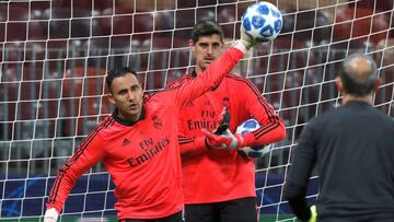 Keylor Navas y Thibaut Courtois calientan antes del CSKA Moscú-Real Madrid.