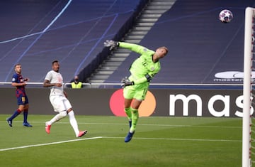 Alaba marc¨® en propia puerta y empat¨® para el Barcelona. 1-1.