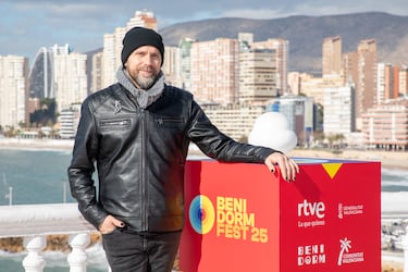 Sus canciones reflejan su creatividad, su amor por lo desconocido. Ha decidido retirarse de la primera línea para trabajar en la sombra, pero ha vuelto al foco. Música, producción, vestuario... todo sale de su cabeza. Estuvo en el antiguo Festival de Benidorm en 2001. Su propuesta se llama 'Raggio di sole'.