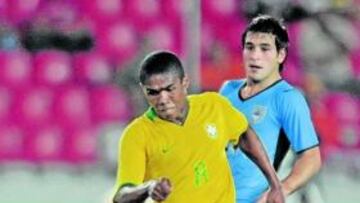 <b>EN LA AGENDA. </b>Douglas Costa es el escogido por el Villarreal para apuntalar la medular.
