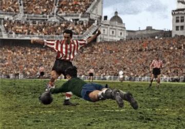 Desarrolló casi toda su carrera de futbolista en el Athletic de Bilbao durante 13 temporadas, disputó 326 partidos y marcó un total de 117 goles con el club vasco, consiguió seis títulos: una Liga, 4 Copas del Rey y 1 Copa Eva Duarte